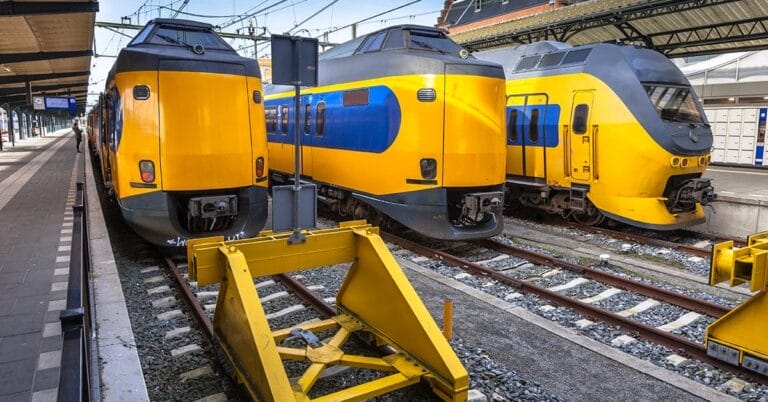 Choo choo, all applications aboard! Application operational excellence on vessels, vehicles and beyond
