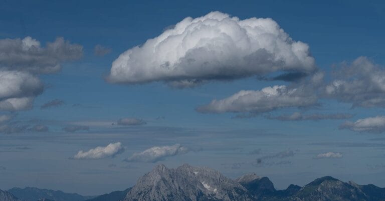 Cloud Design Patterns for Edge Computing: Adapting to New Realities