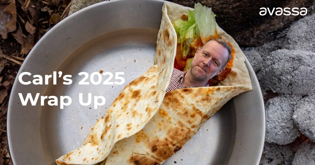 En humoristisk bild på en tortilla-wrap med Carls ansikte och texten 'Carl's 2025 Wrap Up', som illustrerar Avassas årssummering för edge computing.